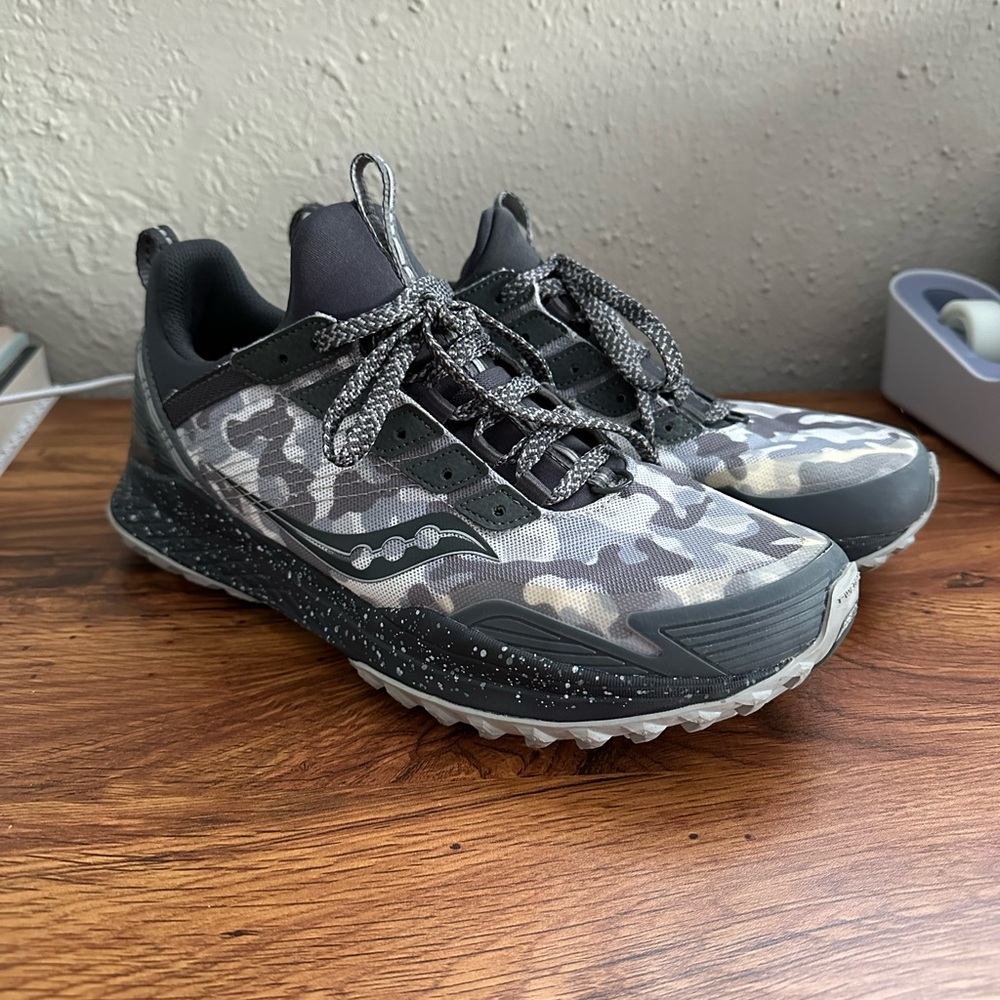 Size 9 saucony shoes